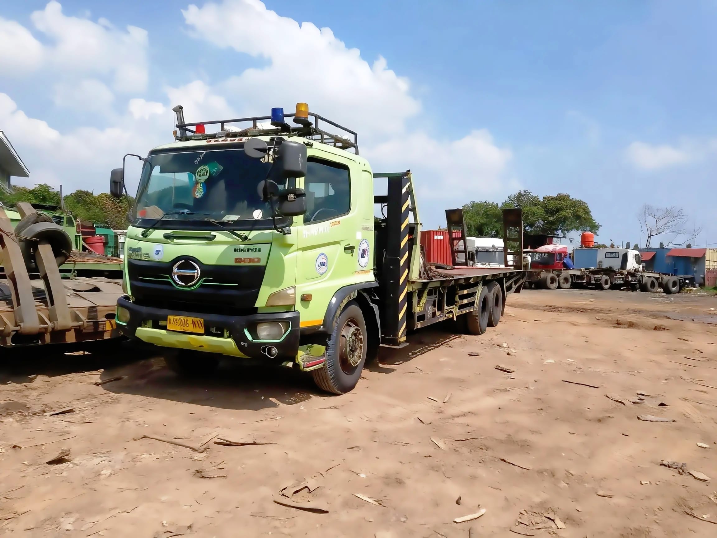 Lancar Jaya Trucking Selfloader