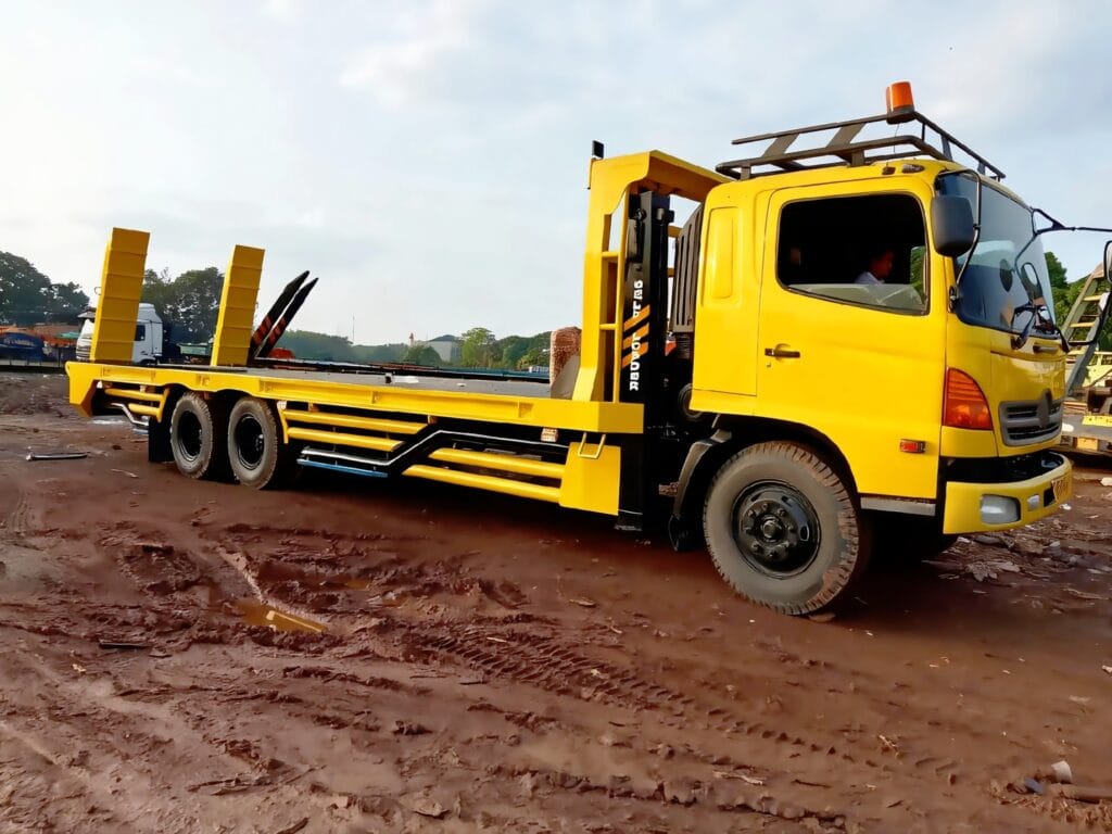 Lancar Jaya Trucking Backcover