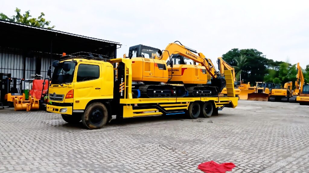 Lancar Jaya Trucking Backcover