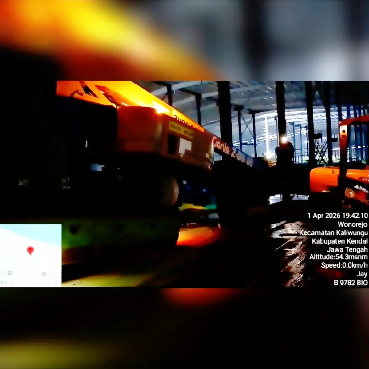 Jasa Sewa Truck Angkut Alat Berat: Unloading Boom Lift Z-80 di Kendal