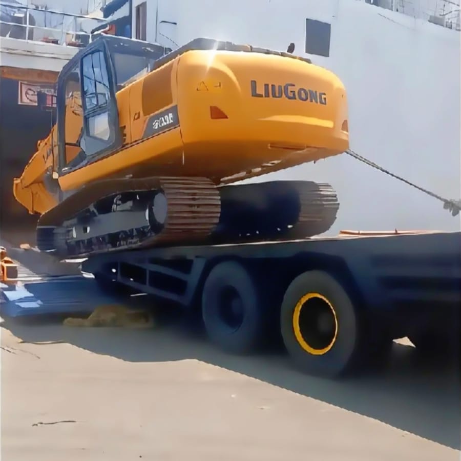 Jasa Sewa Truck Alat Berat ke Surabaya: Mobilisasi Excavator LiuGong 920E di Tanjung Perak